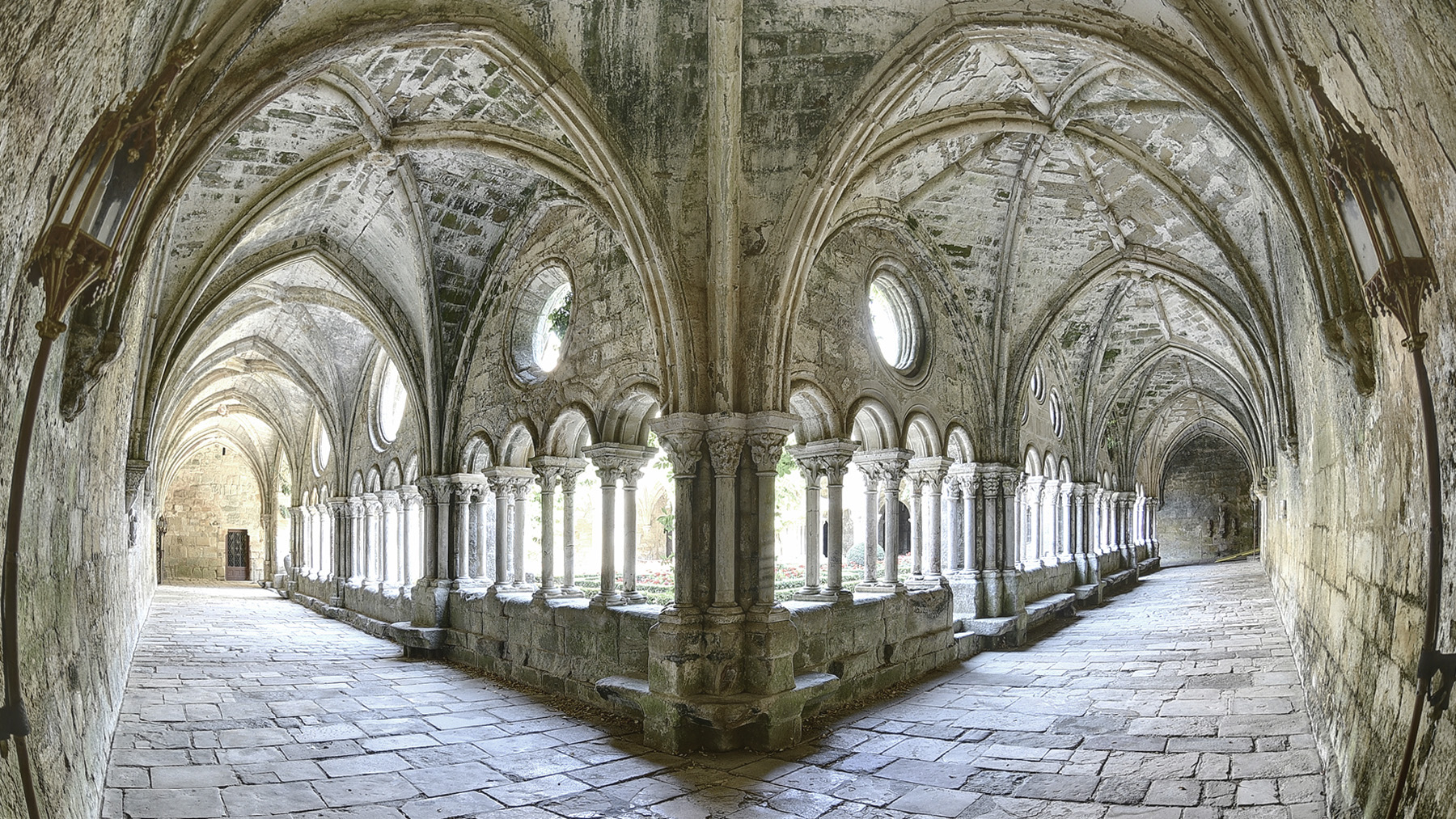 Abbaye de Fontfroide Occitanie1